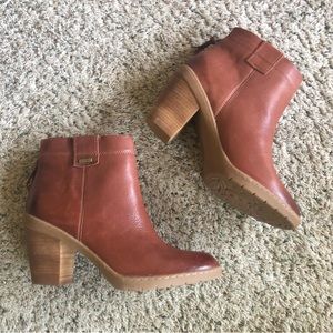 Never worn! SOFFT ‘Gwenith’ Smooth Leather Ankle Boots